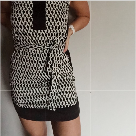 Beautiful pattern dress - Picture 2 of 2